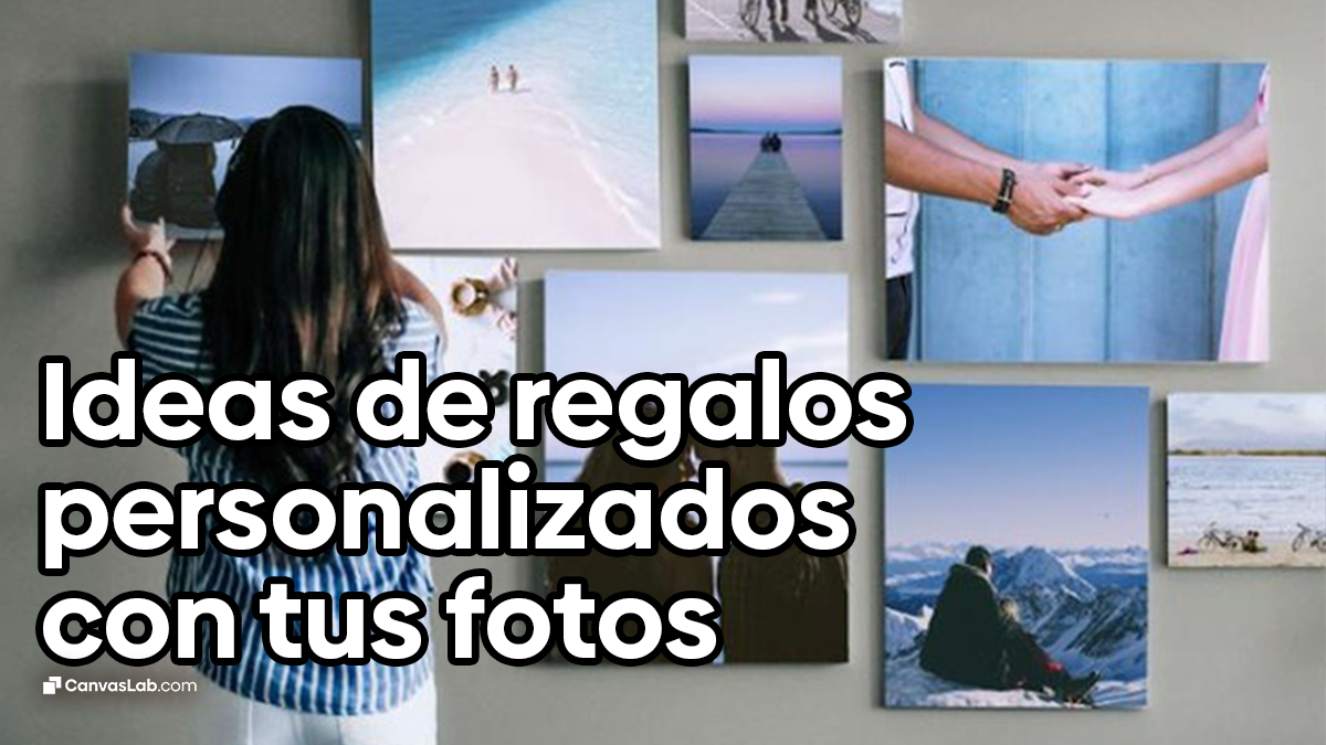 Personas mirando una pared con varias fotos impresas de recuerdos personales y viajes