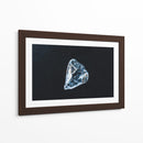 Diamante en bruto sobre arena negra | Cuadro decorativo de Canvas Lab
