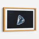 Diamante en bruto sobre arena negra | Cuadro decorativo de Canvas Lab