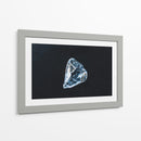 Diamante en bruto sobre arena negra | Cuadro decorativo de Canvas Lab
