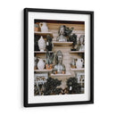 Plantas de interior y bustos de Buda colocados en estantes | Cuadro decorativo de Canvas Lab