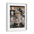 Plantas de interior y bustos de Buda colocados en estantes | Cuadro decorativo de Canvas Lab