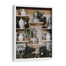 Plantas de interior y bustos de Buda colocados en estantes | Cuadro decorativo de Canvas Lab