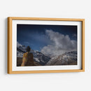 Buda sentado con vistas a las montañas abiertas y la tierra con nubes arriba | Cuadro decorativo de Canvas Lab