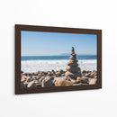 Equilibrio de piedra con torre de guijarros en la playa rocosa de Ventura | Cuadro decorativo de Canvas Lab
