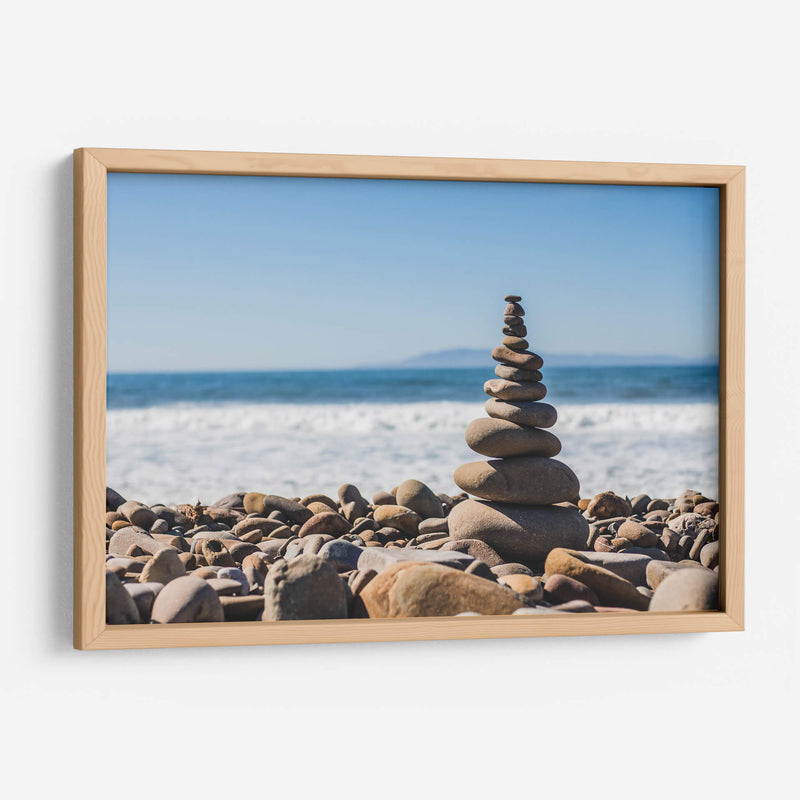Equilibrio de piedra con torre de guijarros en la playa rocosa de Ventura | Cuadro decorativo de Canvas Lab