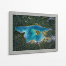 Lago rodeado por pinos | Cuadro decorativo de Canvas Lab