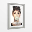 Audrey Hepburn bubblegum | Cuadro decorativo de Canvas Lab