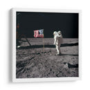 Buzz Aldrin saludando a la bandera estadounidense | Cuadro decorativo de Canvas Lab
