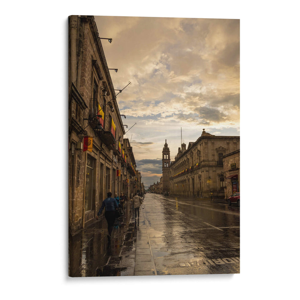 Atardecer Lluvioso en la Avenida Madero – Morelia Colonial - Nosion | Cuadro decorativo de Canvas Lab