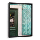 Puerta Verde con Azulejos Portugueses en Lisboa - Wandering Pixels Co. | Cuadro decorativo de Canvas Lab