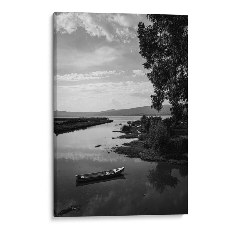 Bote solitario sobre las aguas tranquilas. del Lago de Pátzcuaro - Nosion | Cuadro decorativo de Canvas Lab