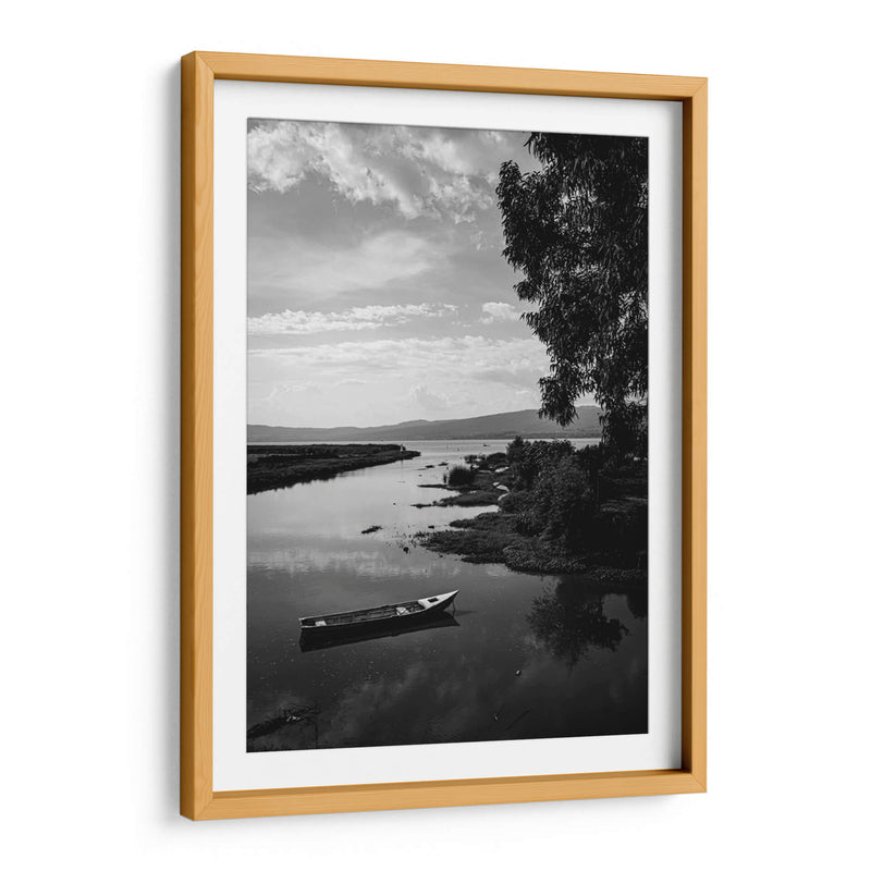 Bote solitario sobre las aguas tranquilas. del Lago de Pátzcuaro - Nosion | Cuadro decorativo de Canvas Lab