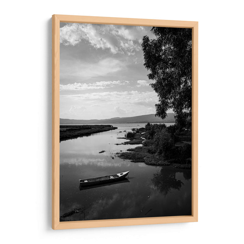 Bote solitario sobre las aguas tranquilas. del Lago de Pátzcuaro - Nosion | Cuadro decorativo de Canvas Lab