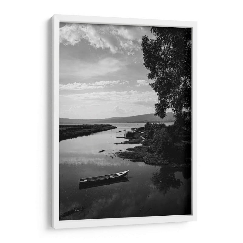 Bote solitario sobre las aguas tranquilas. del Lago de Pátzcuaro - Nosion | Cuadro decorativo de Canvas Lab