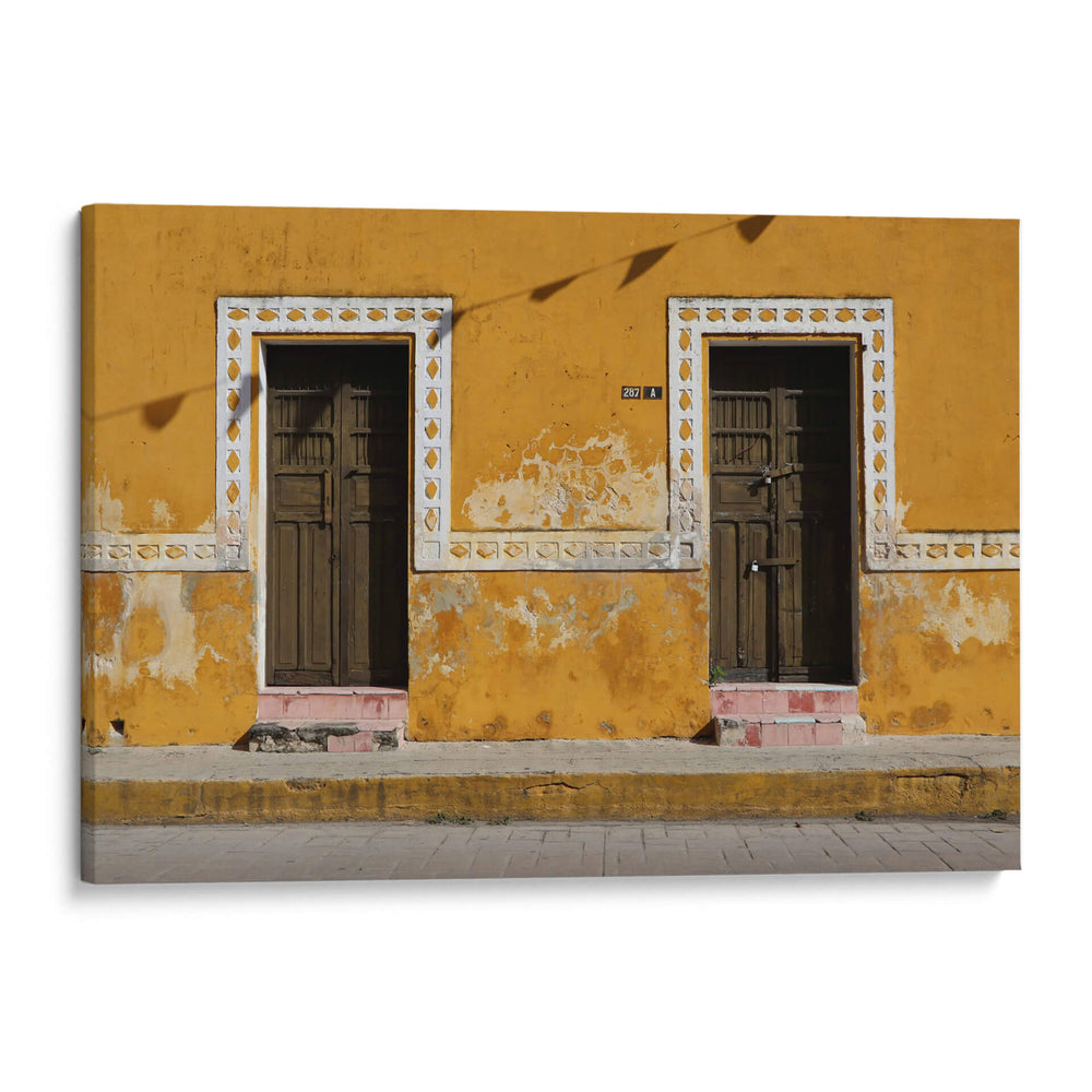 Fachada del famoso pueblo amarillo de Izamal - Luis Rodrigo Magaña Andrade | Cuadro decorativo de Canvas Lab