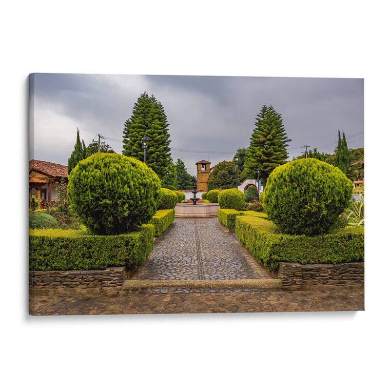 Plaza Principal de Tupátaro – Equilibrio entre historia y naturaleza. - Nosion | Cuadro decorativo de Canvas Lab