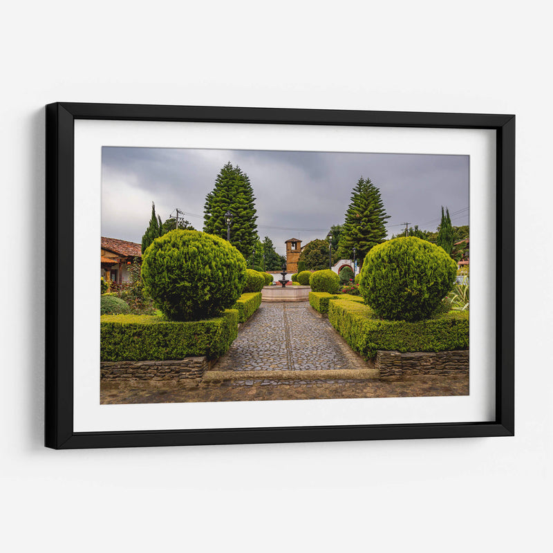 Plaza Principal de Tupátaro – Equilibrio entre historia y naturaleza. - Nosion | Cuadro decorativo de Canvas Lab