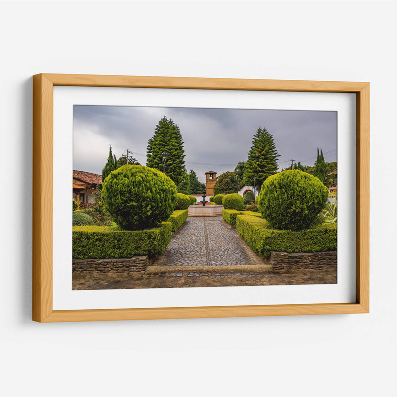 Plaza Principal de Tupátaro – Equilibrio entre historia y naturaleza. - Nosion | Cuadro decorativo de Canvas Lab