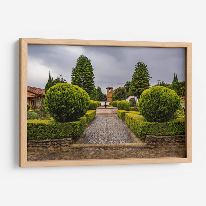 Plaza Principal de Tupátaro – Equilibrio entre historia y naturaleza. - Nosion | Cuadro decorativo de Canvas Lab