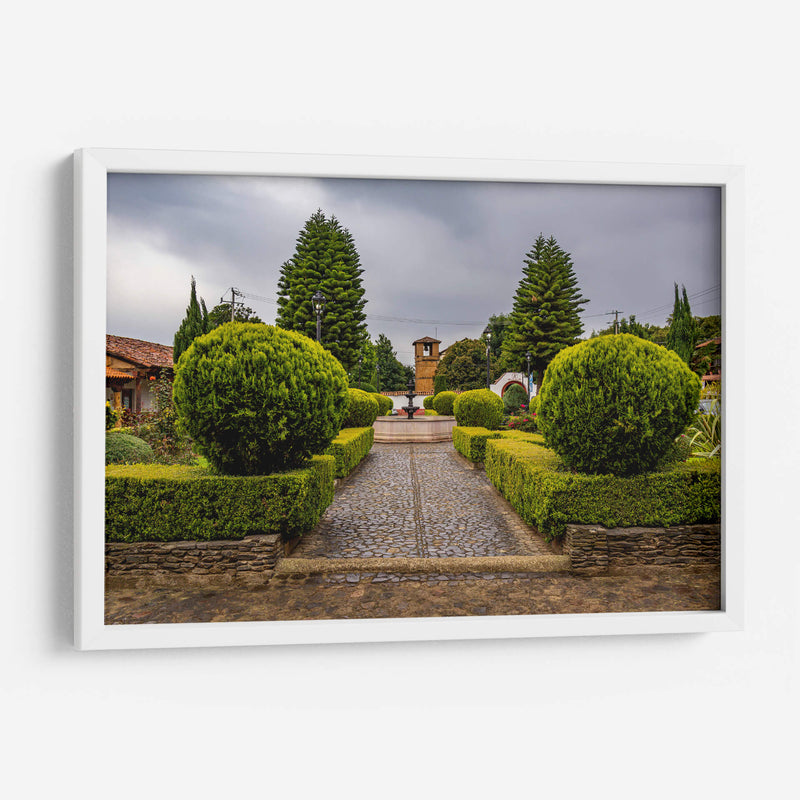 Plaza Principal de Tupátaro – Equilibrio entre historia y naturaleza. - Nosion | Cuadro decorativo de Canvas Lab