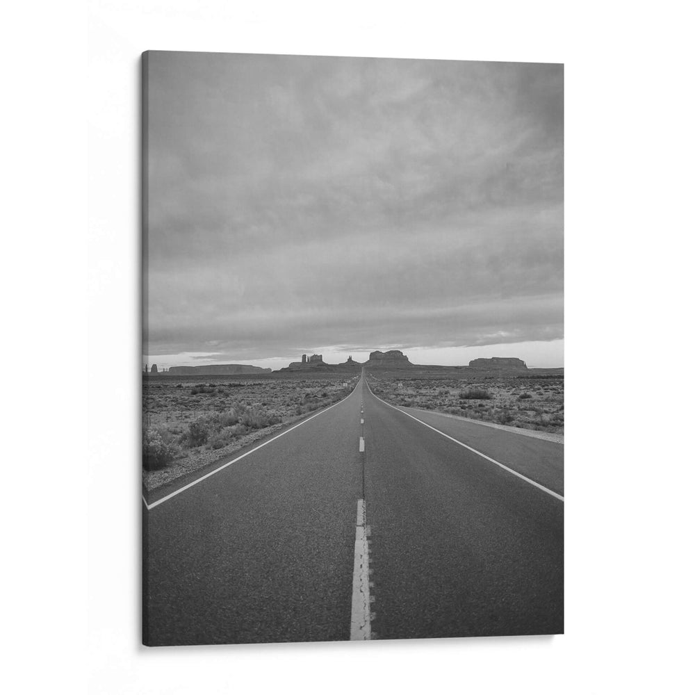 Valle de los Monolitos Monocromo II - Bethany Young | Cuadro decorativo de Canvas Lab