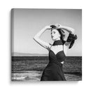 Modelo en la playa - Metin OTU | Cuadro decorativo de Canvas Lab