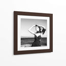 Modelo en la playa - Metin OTU | Cuadro decorativo de Canvas Lab