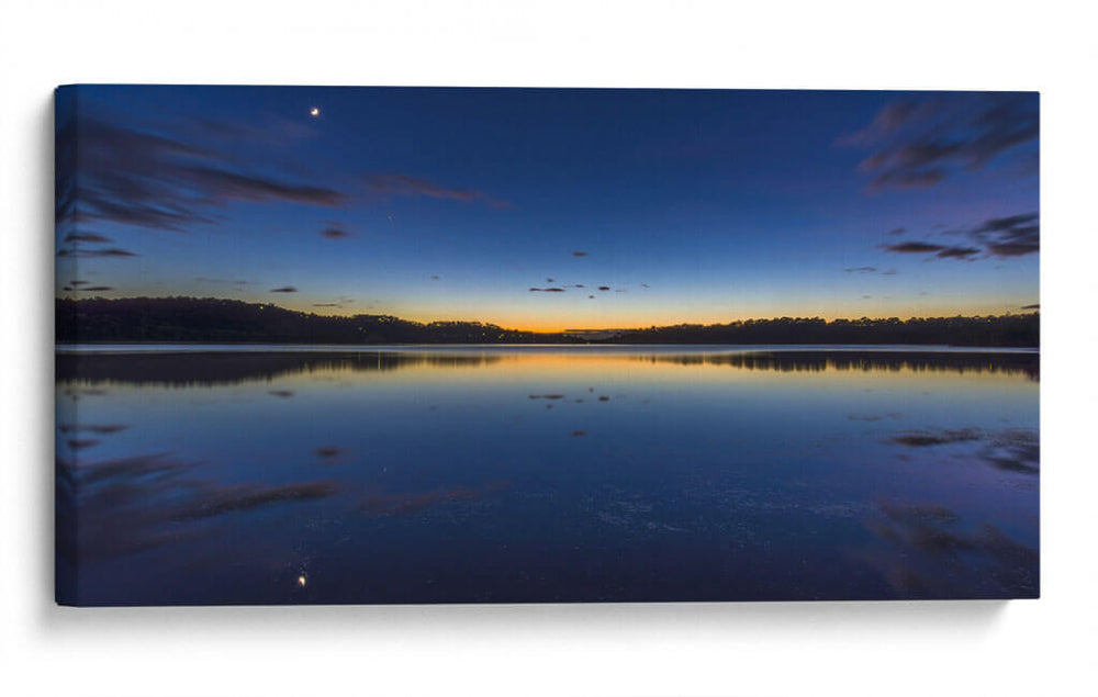 Reflejo nocturno en el lago | Cuadro decorativo de Canvas Lab