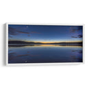Reflejo nocturno en el lago | Cuadro decorativo de Canvas Lab