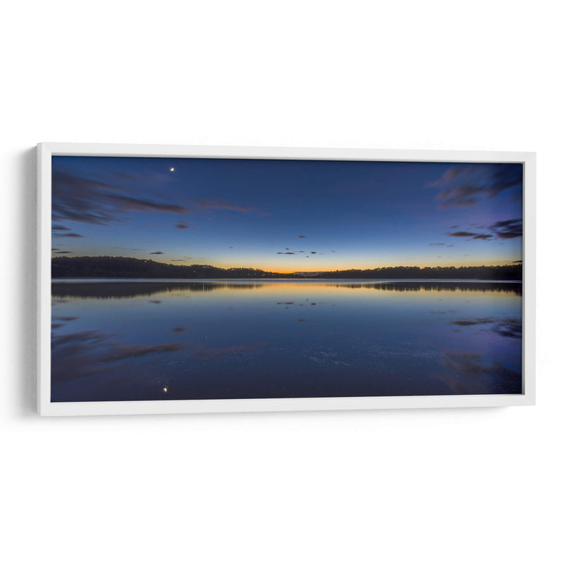 Reflejo nocturno en el lago | Cuadro decorativo de Canvas Lab
