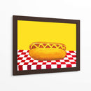 Perro caliente con mostaza amarilla a cuadros rojos - Alice Straker | Cuadro decorativo de Canvas Lab