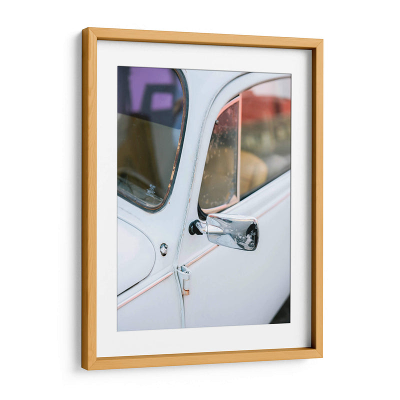 Un Volkswagen Beetle pastel en las calles de Oaxaca, México - Raisa Zwart | Cuadro decorativo de Canvas Lab