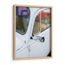 Un Volkswagen Beetle pastel en las calles de Oaxaca, México - Raisa Zwart | Cuadro decorativo de Canvas Lab