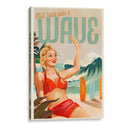 Chica pin-up surfeando en la playa en bikini - The Whiskey Ginger | Cuadro decorativo de Canvas Lab