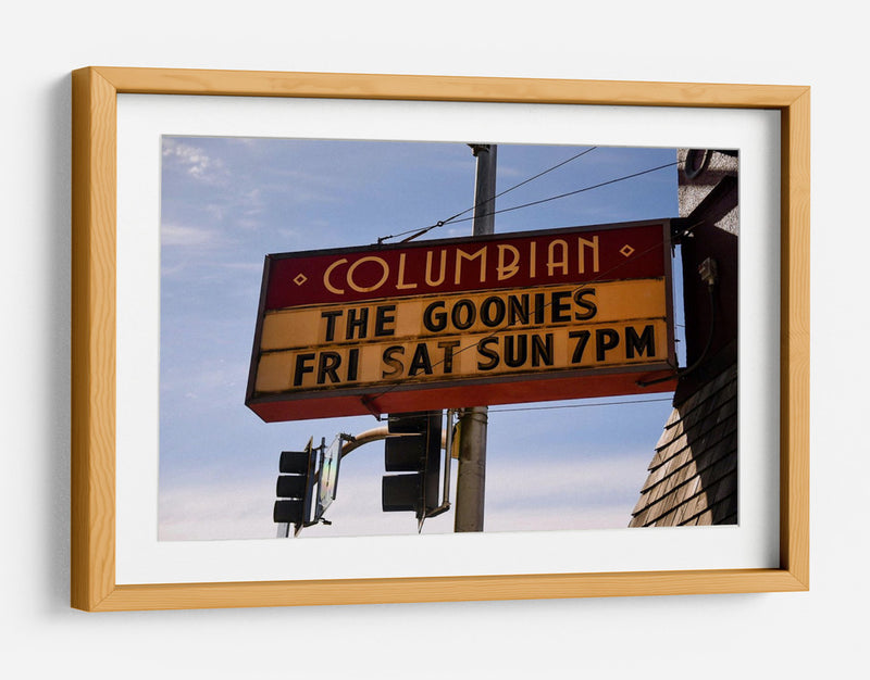 ¡Bienvenido a Astoria! - Del Mundo Imagery | Cuadro decorativo de Canvas Lab