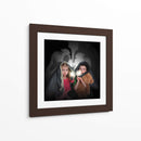 Niños asustados mirando las sombras nocturnas - Angela Waye | Cuadro decorativo de Canvas Lab