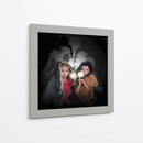 Niños asustados mirando las sombras nocturnas - Angela Waye | Cuadro decorativo de Canvas Lab