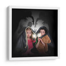 Niños asustados mirando las sombras nocturnas - Angela Waye | Cuadro decorativo de Canvas Lab