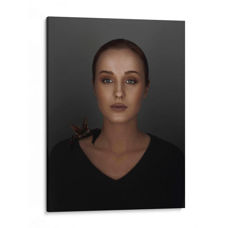 Un murciélago y una chica - marinastudio | Cuadro decorativo de Canvas Lab