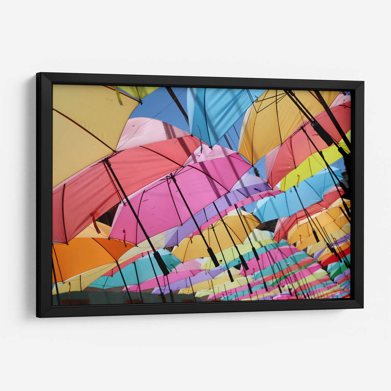 Paraguas en el colorido Guatapé - Luis Rodrigo Magaña Andrade | Cuadro decorativo de Canvas Lab