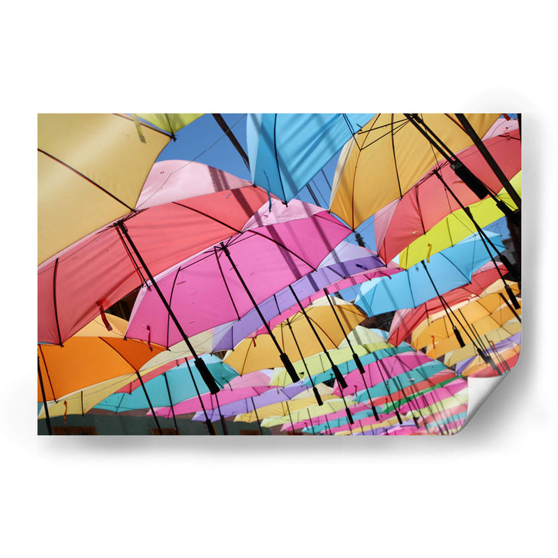 Paraguas en el colorido Guatapé - Luis Rodrigo Magaña Andrade | Cuadro decorativo de Canvas Lab