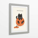 Gato negro sentado juguetonamente en una calabaza - Tara Royle | Cuadro decorativo de Canvas Lab