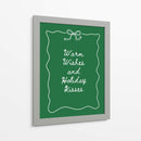 Cálidos deseos y besos festivos - Blanco sobre verde - Jolly and Dash | Cuadro decorativo de Canvas Lab