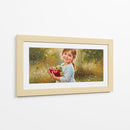 Niña con manzanas - Caperh | Cuadro decorativo de Canvas Lab