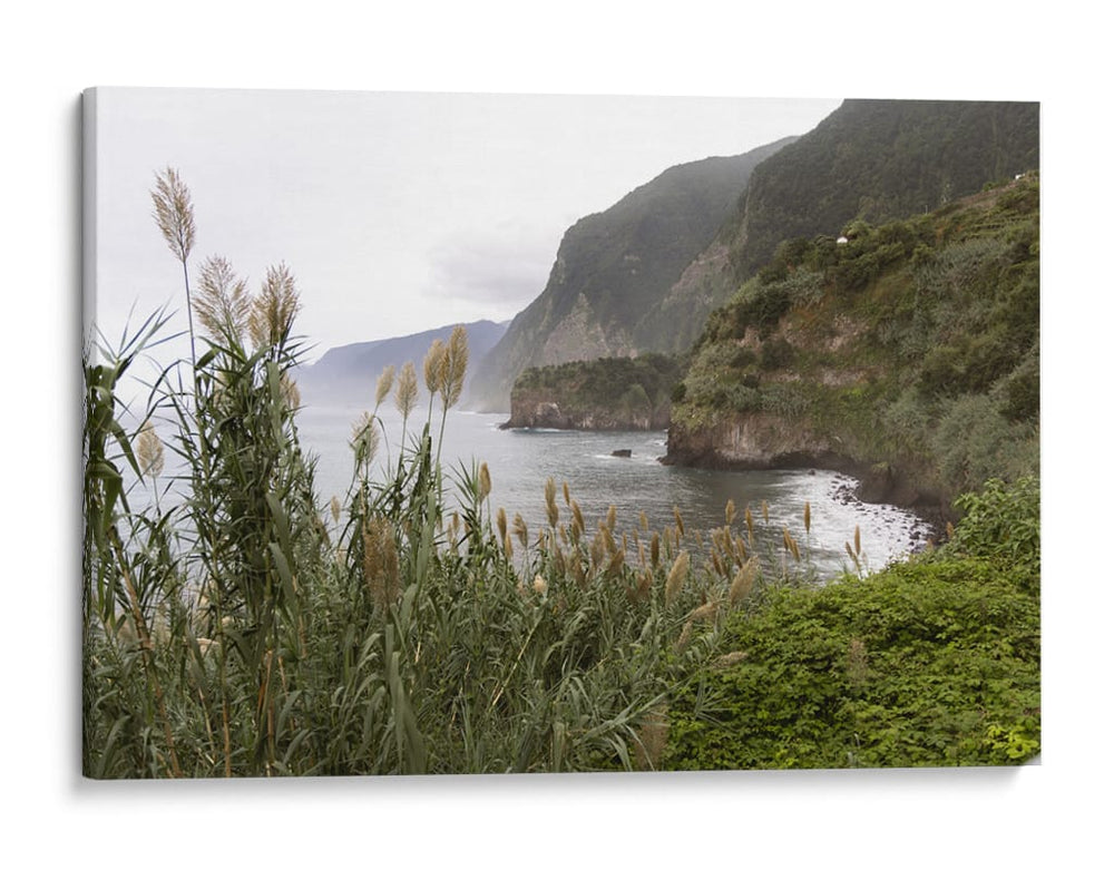 Costa Verde con Acantilados y Mar - Wandering Pixels Co. | Cuadro decorativo de Canvas Lab