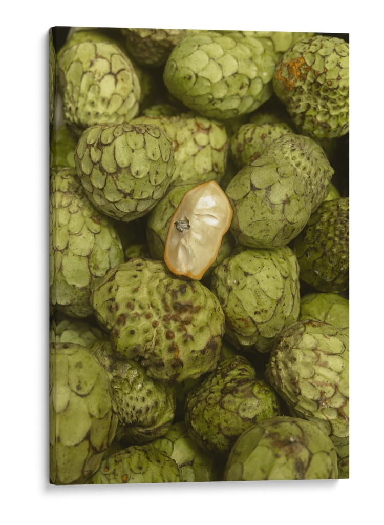 Frutas Tropicales Verdes en el Mercado - Wandering Pixels Co. | Cuadro decorativo de Canvas Lab