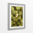 Frutas Tropicales Verdes en el Mercado - Wandering Pixels Co. | Cuadro decorativo de Canvas Lab