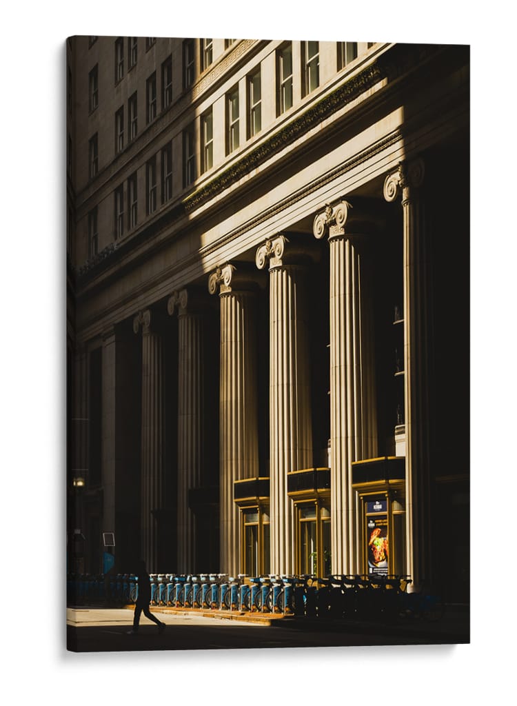 Columnas Neoclásicas con Luz Dorada - Wandering Pixels Co. | Cuadro decorativo de Canvas Lab