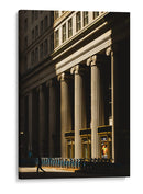 Columnas Neoclásicas con Luz Dorada - Wandering Pixels Co. | Cuadro decorativo de Canvas Lab